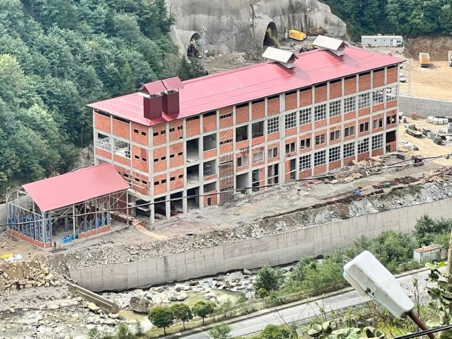 100 TONLUK ÇAYKUR ÇAY FABRİKASI YAPIMI DEVAM EDİYOR