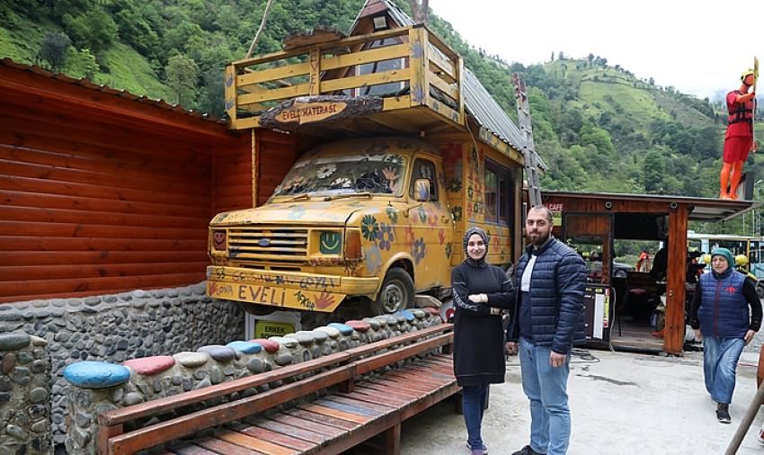 Minibüsünü Bungalova Dönüştürdü