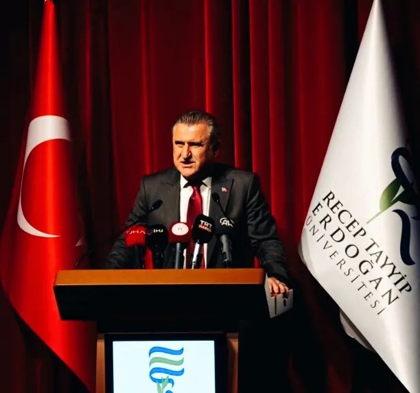 GENÇLİK VE SPOR BAKANI DR. OSMAN AŞKIN BAK