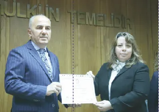 İKİNCİ DEFA RİZE BELEDİYE BAŞKANI SEÇİLEN METİN MAZBATASINI ALDI