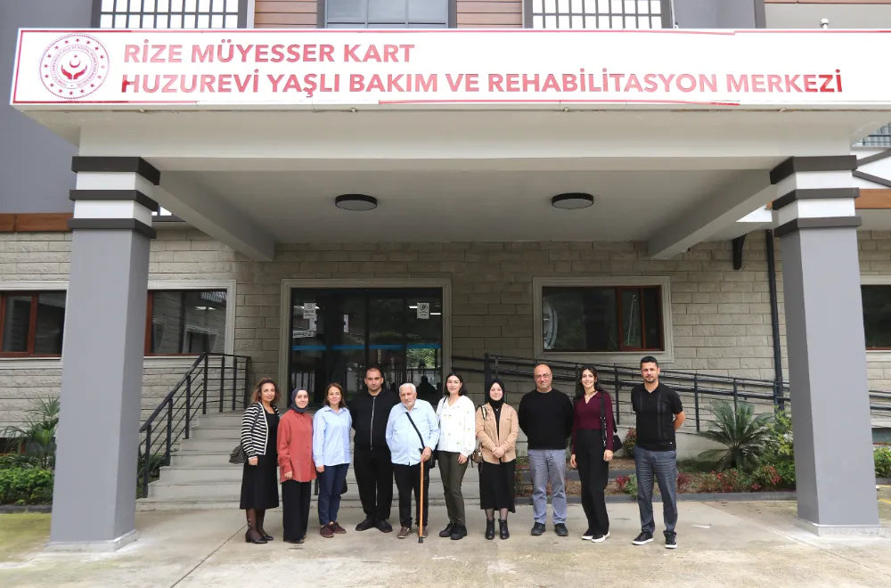 RİZE’DE SAĞLIKCILAR 1. EKİM DÜNYA YAŞLILAR GÜNÜN’DE BÜYÜKLERLE BİR ARAYA GELDİLER 