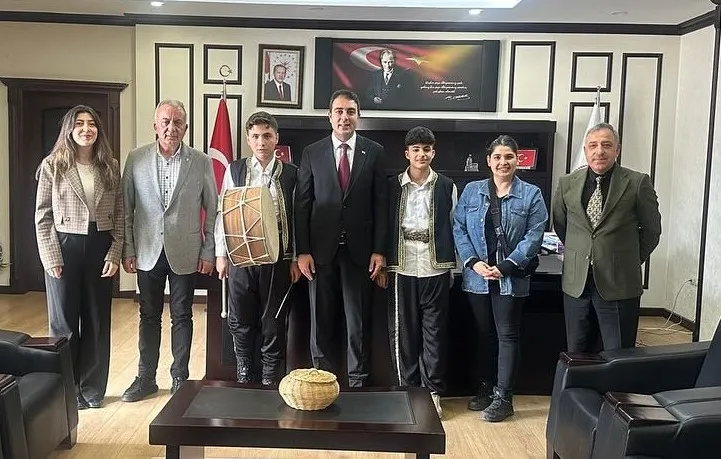 İKİZDEREDE RAMAZAN DAVULCULARI ÖĞRENCİLER