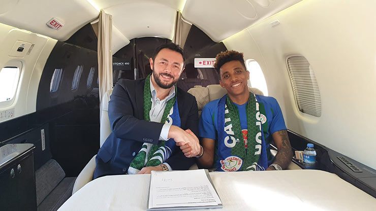 Gedson Fernandes uçakta imzayı attı